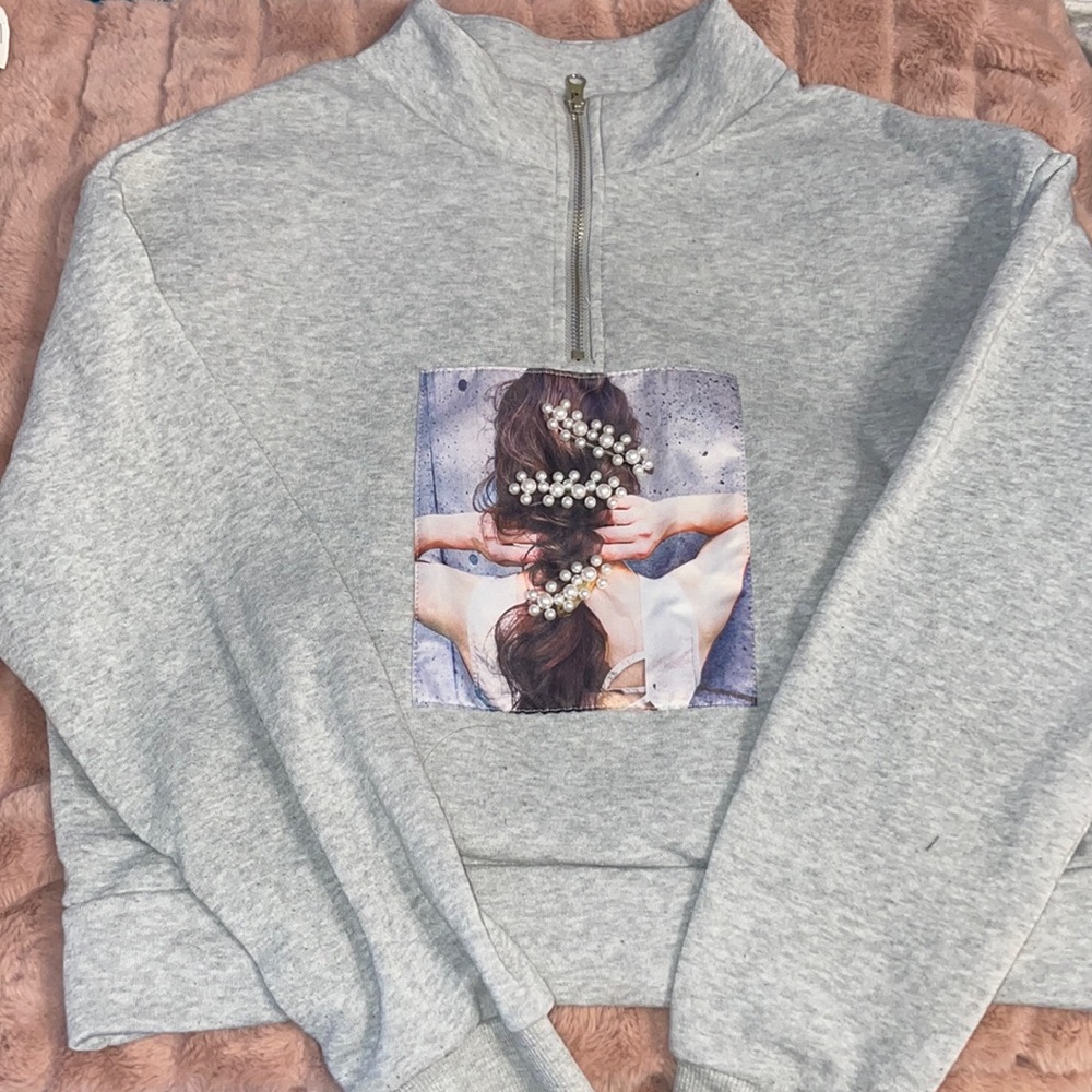 Grey cropped sweatshirt
